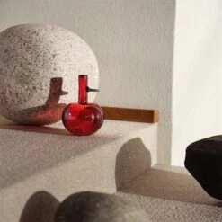 Iittala Apple Bottle, Cranberry -Magasin De Rénovation Domiciliaire 1051162 IittalaEMEA 05 iittala oiva toikka apple bottle cranberry