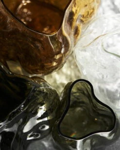 New Works Petit Vase Blæhr, Vert Fumé -Magasin De Rénovation Domiciliaire 1080x1350 New Works Blaehr Vase Carousel 2 2