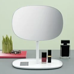 Normann Copenhagen Miroir Flip, Blanc -Magasin De Rénovation Domiciliaire 360NormannCopenhagen iso 1