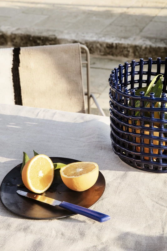 Ferm LIVING Grand Panier Ceramic, Bleu 4 Ferm LIVING Grand Panier Ceramic, Bleu – Image 2