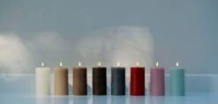 Uyuni Lighting Bougie Pilier LED, 7,8 x 15 cm, Texture Rustique, Vanille -Magasin De Rénovation Domiciliaire Assorted coloured Pillar candles on counter top large