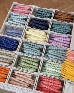 HAY Bougies Spiral, Lot De 6, Rose Foncé - Dark Peach - Rose Clair -Magasin De Rénovation Domiciliaire Candle Spiral Candle Twist Candle Conical 01