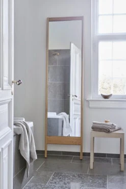 Form & Refine Miroir A Line, Chêne Blanc -Magasin De Rénovation Domiciliaire FR Bathroom A Line Mirror Lightweight stool