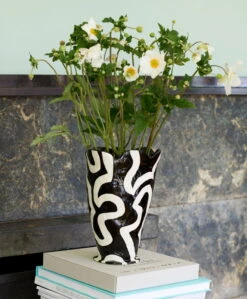HAY Vase Shadow Jessica Hans , Noir - blanc -Magasin De Rénovation Domiciliaire Jessica Hans Shadow Vase black and white