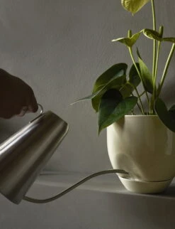 MENU Jardinière Hydrous, 20 cm, Cendré -Magasin De Rénovation Domiciliaire MENU Hydrous Planter Hydrous Watering Can