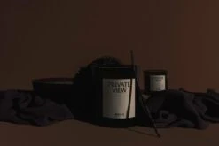 MENU Bougie Parfumée Olfacte, 235 g, Private View 11 MENU Bougie Parfumée Olfacte, 235 g, Private View -Magasin De Rénovation Domiciliaire MENU MENU The Olfacte Scented Candle Private View 3