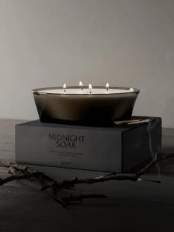 MENU Bougie Parfumée Olfacte, 428 g, Midnight Soak -Magasin De Rénovation Domiciliaire MENU Olfacte Scented Candle Midnight Soak 2