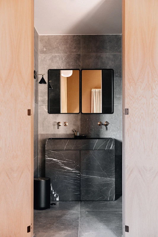 MENU Miroir Mural Norm, Rectangulaire, 50 x 70 cm, Noir 4 MENU Miroir Mural Norm, Rectangulaire, 50 x 70 cm, Noir – Image 2