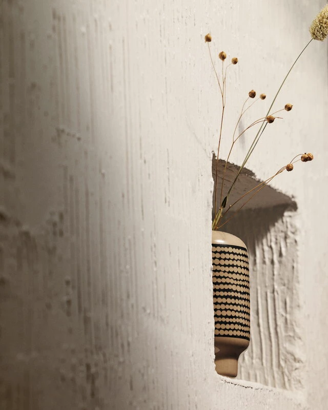 Marimekko Vase Oiva - Siirtolapuutarha, 14 cm, Terra - noir 4 Marimekko Vase Oiva - Siirtolapuutarha, 14 cm, Terra - noir – Image 2