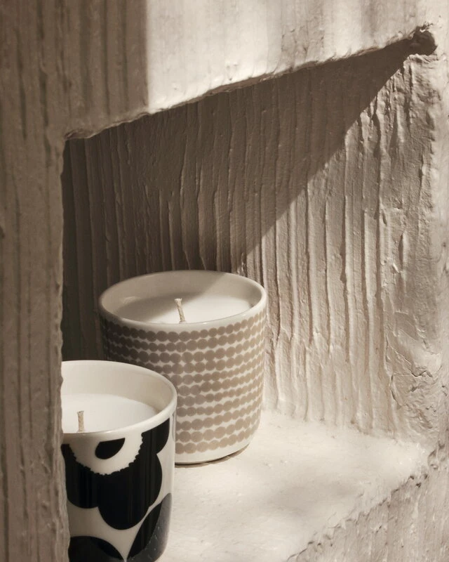 Marimekko Bougie Parfumée Oiva - Siirtolapuutarha, Lost Garden 4 Marimekko Bougie Parfumée Oiva - Siirtolapuutarha, Lost Garden – Image 2