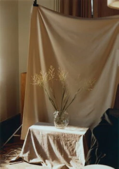 New Works Grand Vase Blæhr, Transparent 12 New Works Grand Vase Blæhr, Transparent -Magasin De Rénovation Domiciliaire New Works Blaehr Vase Analog Shot by Armin Tehrani HR 013