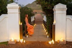 Uyuni Lighting Bougie Pilier LED D’extérieur, 7,8 x 17,8 cm, Blanc -Magasin De Rénovation Domiciliaire Outdoor Candles bridge woman in dress large