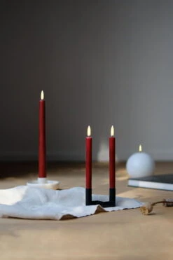 Uyuni Lighting Bougie Conique LED, 2 pièces, Rouge -Magasin De Rénovation Domiciliaire Red taper candles with Round candle large