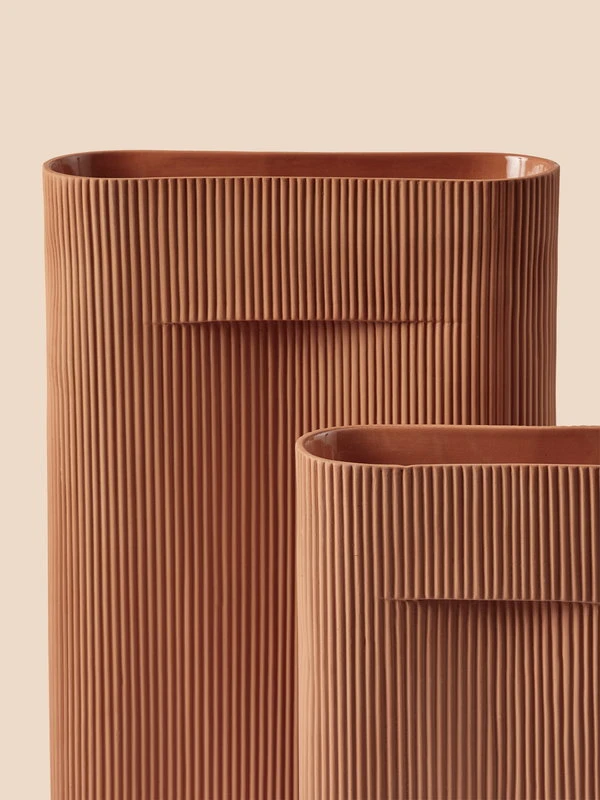 Muuto Vase Ridge, Grand Modèle, Terracotta 7 Muuto Vase Ridge, Grand Modèle, Terracotta – Image 5