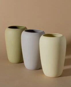 Lokal Helsinki Vase Silmu, Gris-violet -Magasin De Rénovation Domiciliaire SILMU saijahalko catalogue lokalhelsinki2022 1