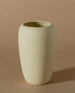 Lokal Helsinki Vase Silmu, Jaune Clair -Magasin De Rénovation Domiciliaire SILMU saijahalko catalogue lokalhelsinki2022 3