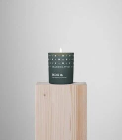 Skandinavisk Bougie Parfumée Avec Couvercle, SKOG, Petit Modèle 13 Skandinavisk Bougie Parfumée Avec Couvercle, SKOG, Petit Modèle -Magasin De Rénovation Domiciliaire SKANDINAVISK styling 20203 SKOG 65g