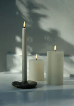 Uyuni Lighting Bougie Conique LED, 2 pièces, Vanille -Magasin De Rénovation Domiciliaire Vanilla Taper and Pillar candles with a chamber large 1