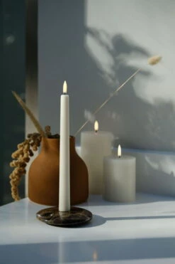 Uyuni Lighting Bougie Pilier LED, 7,8 x 15 cm, Texture Rustique, Vanille -Magasin De Rénovation Domiciliaire Vanilla taper Vanilla pillar candles large
