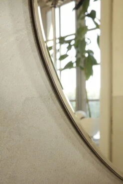 Ferm LIVING Miroir Pond, XL, Chrome Foncé -Magasin De Rénovation Domiciliaire fermLIVING AW21 PondMirrorDarkChrome image