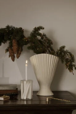 Ferm LIVING Éteignoir à Bougie Twist, Laiton -Magasin De Rénovation Domiciliaire fermLIVING XMAS22 FountainVase TwistCandleSnuffer image 1