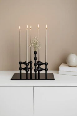 STOFF Copenhagen Vase STOFF Nagel, Noir -Magasin De Rénovation Domiciliaire lifestyle candle holder vase glass base rectangular and sand off white candles bythun black